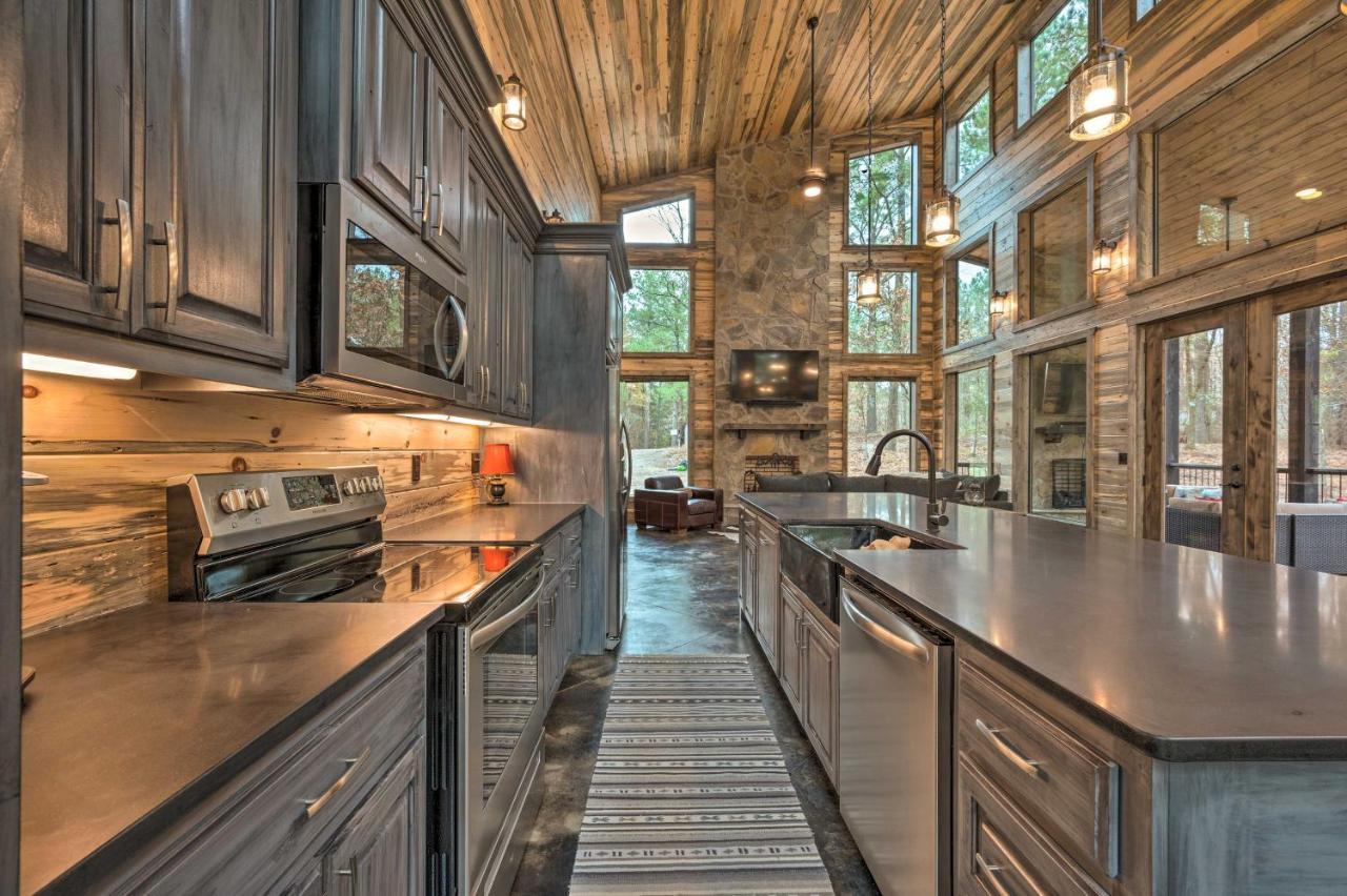 Luxury Cabin In The Woods With Hot Tub And Yard Games! Broken Bow Esterno foto
