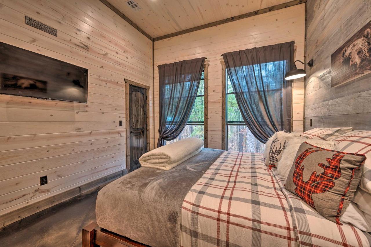 Luxury Cabin In The Woods With Hot Tub And Yard Games! Broken Bow Esterno foto