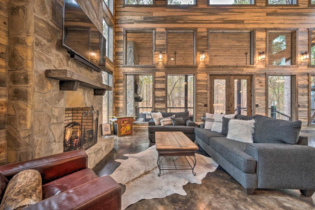 Luxury Cabin In The Woods With Hot Tub And Yard Games! Broken Bow Esterno foto