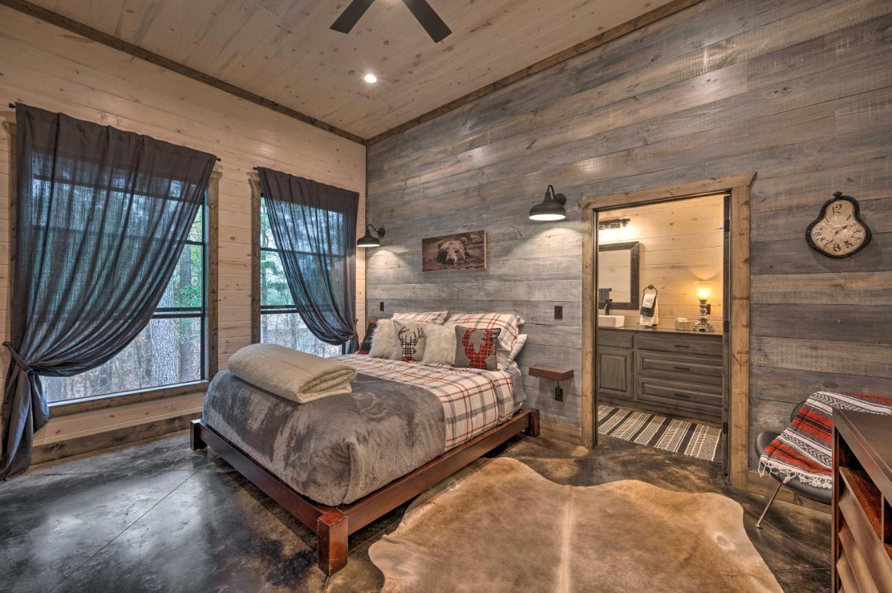 Luxury Cabin In The Woods With Hot Tub And Yard Games! Broken Bow Esterno foto