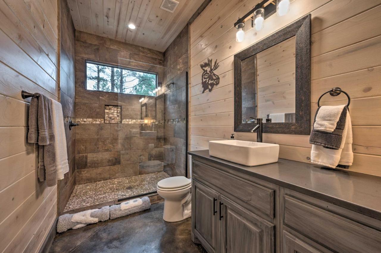 Luxury Cabin In The Woods With Hot Tub And Yard Games! Broken Bow Esterno foto