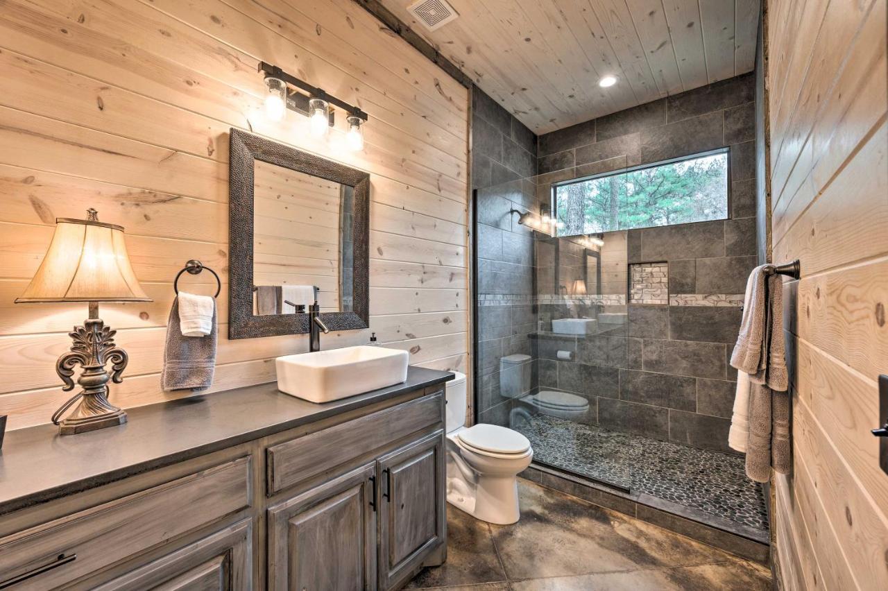 Luxury Cabin In The Woods With Hot Tub And Yard Games! Broken Bow Esterno foto