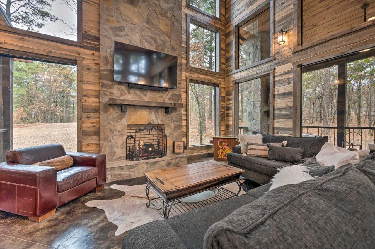 Luxury Cabin In The Woods With Hot Tub And Yard Games! Broken Bow Esterno foto